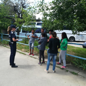 DE STRAJĂ SIGURANȚEI PUBLICE: Amplă acțiune vizând cerșetori și vânzători ambulanți, în mai multe orașe din județ DE STRAJĂ SIGURANȚEI PUBLICE: Amplă acțiune vizând cerșetori și vânzători ambulanți, în mai multe orașe din județ