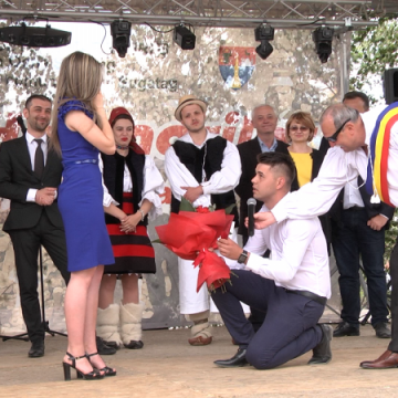 INEDIT: Cerere în căsătorie pe scenă la Tânjaua Hotenarilor