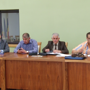 SCHIMBĂRI LA CFR: Maramureșenii vor putea merge cu trenul la Viena, dar trebuie să-l ia de la Cluj SCHIMBĂRI LA CFR: Maramureșenii vor putea merge cu trenul la Viena, dar trebuie să-l ia de la Cluj