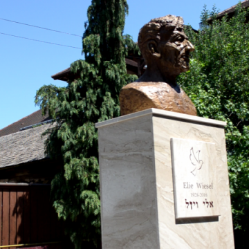 SPECIAL: A fost dezvelit bustul lui Elie Wiesel la Sighet SPECIAL: A fost dezvelit bustul lui Elie Wiesel la Sighet