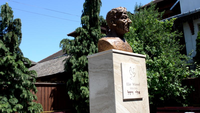 SPECIAL: A fost dezvelit bustul lui Elie Wiesel la Sighet SPECIAL: A fost dezvelit bustul lui Elie Wiesel la Sighet