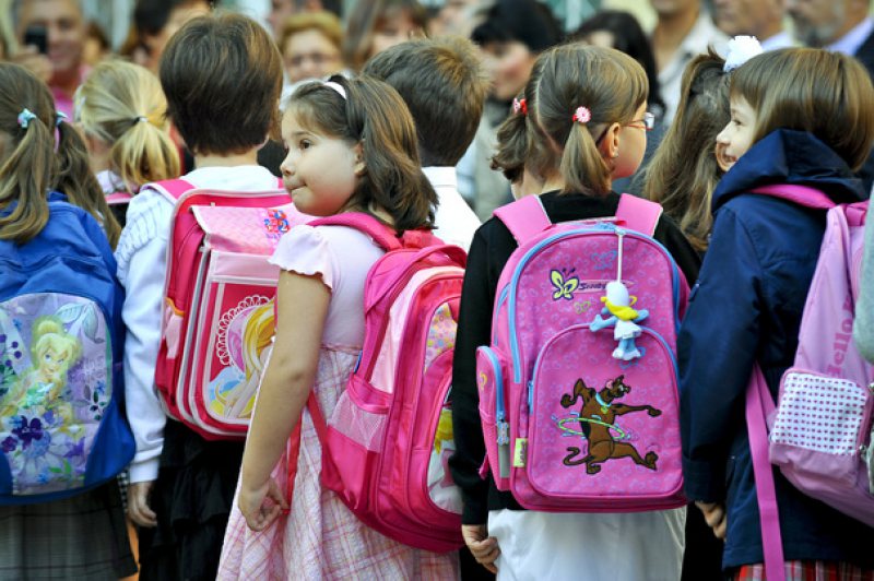 PROIECT: Ghiozdane care să nu cântărească mai mult de 10% din greutatea elevului ar putea deveni LEGE PROIECT: Ghiozdane care să nu cântărească mai mult de 10% din greutatea elevului ar putea deveni LEGE