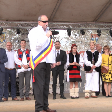 REPORTAJUL ZILEI: Tânjaua Hotenarilor a adunat mii de participanţi REPORTAJUL ZILEI: Tânjaua Hotenarilor a adunat mii de participanţi