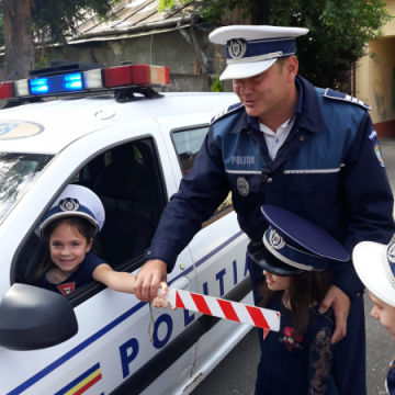 SĂPTĂMÂNA PREVENIRII CRIMINALITĂŢII: Sfaturi mari pentru cei mici, de la polițiștii maramureșeni SĂPTĂMÂNA PREVENIRII CRIMINALITĂŢII: Sfaturi mari pentru cei mici, de la polițiștii maramureșeni