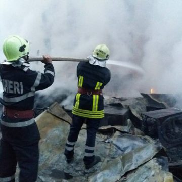 IAPA, VALEA CIREŞULUI: O anexă gospodărească a luat foc