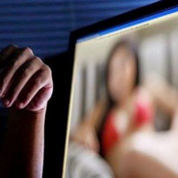 SIGHET: Femeie şantajată cu suma de 2.000 euro, pentru a nu dezvălui imagini compromiţătoare cu aceasta pe internet