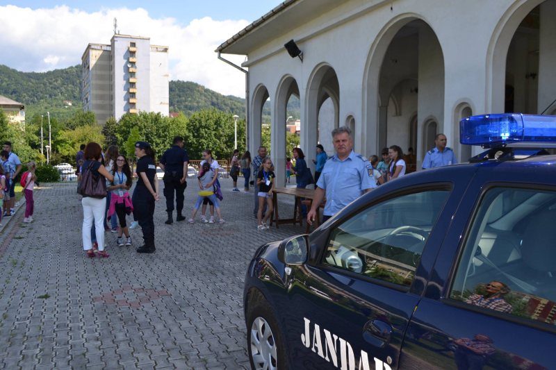 BAIA MARE: Cerșetori scandalagii la biserică și la gară. Au intervenit jandarmii BAIA MARE: Cerșetori scandalagii la biserică și la gară. Au intervenit jandarmii