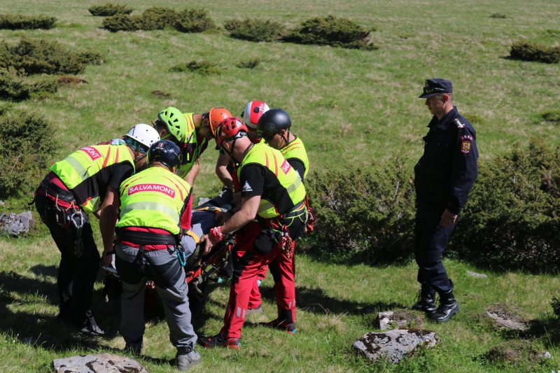 BORȘA: Doi alpiniști au căzut de pe versant într-o zonă greu accesibilă BORȘA: Doi alpiniști au căzut de pe versant într-o zonă greu accesibilă