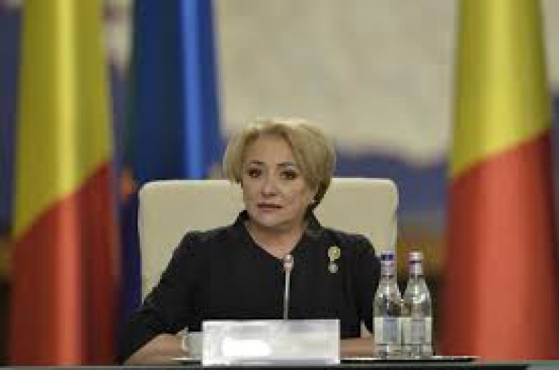ÎNCĂ O GAFĂ: Premierul Dăncilă s-a apucat să reducă… democrația (VIDEO) ÎNCĂ O GAFĂ: Premierul Dăncilă s-a apucat să reducă… democrația (VIDEO)
