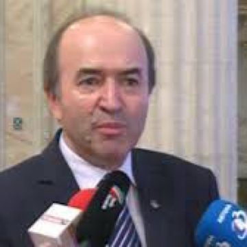 MINISTRUL JUSTIŢIEI: În tot sistemul sunt unii deţinuţi care sunt folosiţi la servicii complementare MINISTRUL JUSTIŢIEI: În tot sistemul sunt unii deţinuţi care sunt folosiţi la servicii complementare