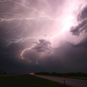 AVERTIZARE ANM: Coduri PORTOCALIU şi GALBEN de ploi torenţiale şi vijelii, în ţară