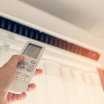 ANALIZĂ: Consum de electricitate cu 15% mai mare din cauza caniculei ANALIZĂ: Consum de electricitate cu 15% mai mare din cauza caniculei