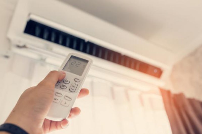 ANALIZĂ: Consum de electricitate cu 15% mai mare din cauza caniculei ANALIZĂ: Consum de electricitate cu 15% mai mare din cauza caniculei