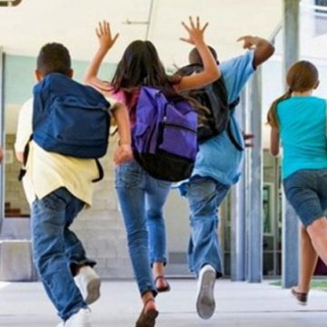 BUCURIE PENTRU ELEVI: Vacanța de vară începe oficial astăzi. Cursurile se reiau în 10 septembrie BUCURIE PENTRU ELEVI: Vacanța de vară începe oficial astăzi. Cursurile se reiau în 10 septembrie