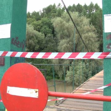 ATENȚIE, PERICOL! Circulație restricționată pe podul de la Grădina Morii, după ce era să se producă o tragedie ATENȚIE, PERICOL! Circulație restricționată pe podul de la Grădina Morii, după ce era să se producă o tragedie
