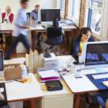 ATRAȘI DE SALARII: Mirajul salariilor mari din IT