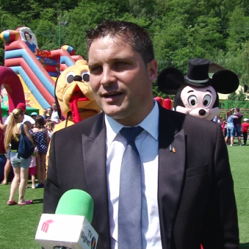 CAVNIC: Coloană oficială cu personaje Disney şi parc de distracţii pentru copii, de 1 Iunie