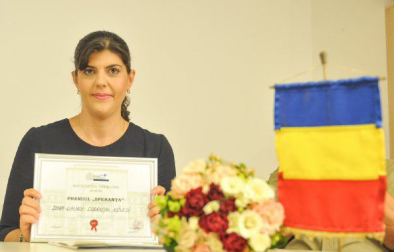 PREMIATĂ: Laura Codruţa Kovesi a ridicat premiul SPERANŢA PREMIATĂ: Laura Codruţa Kovesi a ridicat premiul SPERANŢA