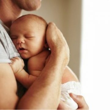 CONCEDIU DE ACOMODARE: Cei care adoptă copii vor putea câștiga bani fără să piardă indemnizația