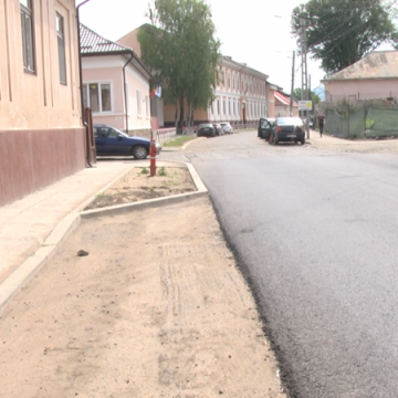 CU ÎNCETINITORUL: Lucrări de reabilitare întârziate pe cea mai circulată stradă din Sighet CU ÎNCETINITORUL: Lucrări de reabilitare întârziate pe cea mai circulată stradă din Sighet