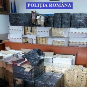 CAM CA PRIN FILME: Urmărit de polițiști, un contrabandist s-a răsturnat cu mașina, dar a reușit să fugă CAM CA PRIN FILME: Urmărit de polițiști, un contrabandist s-a răsturnat cu mașina, dar a reușit să fugă