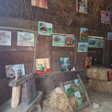 PROMO: O expoziție într-un loc inedit. În șură PROMO: O expoziție într-un loc inedit. În șură