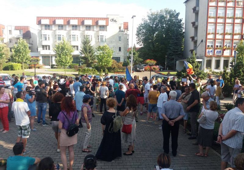PROTEST: Sătui de penali, mincinoși și analfabeți