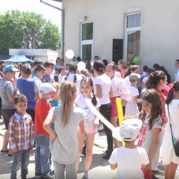 DISTRACȚIE PENTRU CEI MICI: Serbările copilăriei la Vadu Izei