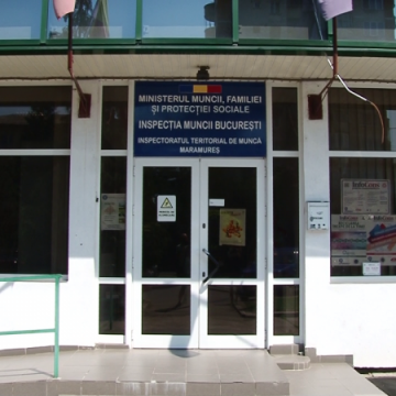 CĂLDURĂ MARE: Ce bazaconii mai reclamă unii pe la ITM