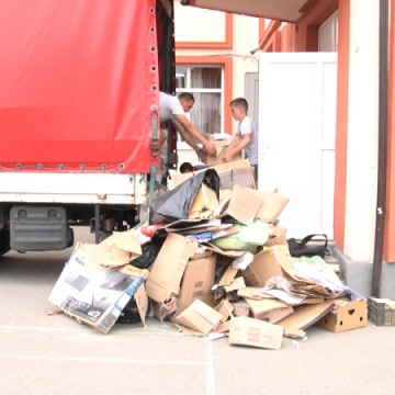 PENTRU UN MEDIU CURAT: Campania ”Let’s get green” se apropie de final