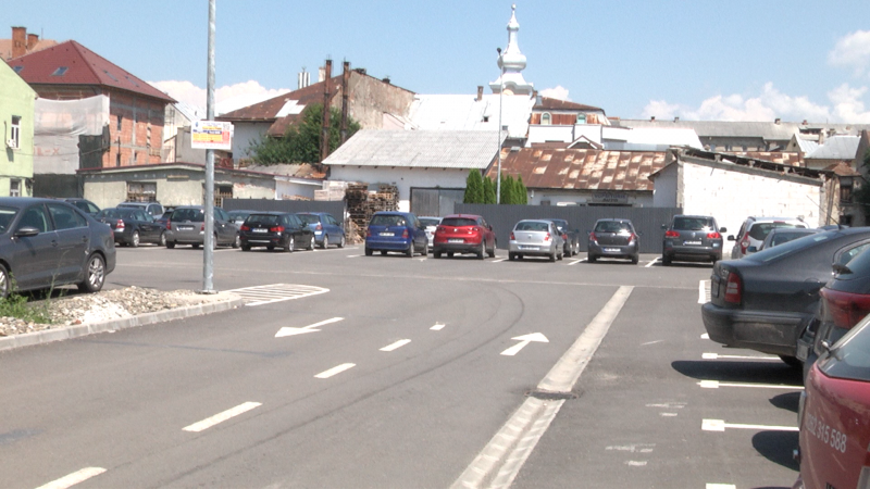 MAGAZIN AUTO ÎN AER LIBER: Parcare ocupată cu mașini de vânzare MAGAZIN AUTO ÎN AER LIBER: Parcare ocupată cu mașini de vânzare