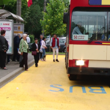 SCHIMBAREA LA FAȚĂ: Stațiile de autobuz devin galbene SCHIMBAREA LA FAȚĂ: Stațiile de autobuz devin galbene