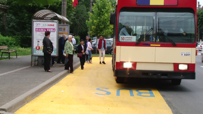 SCHIMBAREA LA FAȚĂ: Stațiile de autobuz devin galbene SCHIMBAREA LA FAȚĂ: Stațiile de autobuz devin galbene