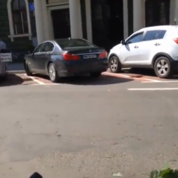 HAZ DE NECAZ: Gropile au ajuns subiect de glume pentru unii sigheteni