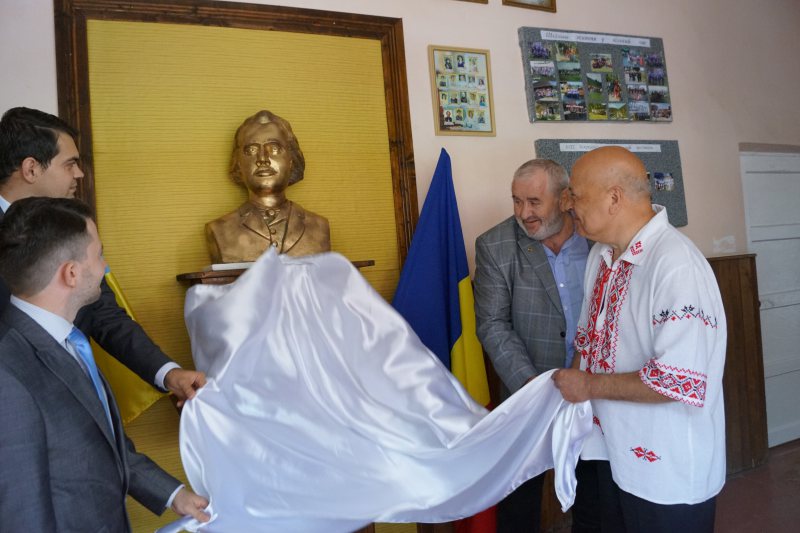 IGNORAȚI DE MINISTERUL ROMÂNILOR DE PRETUTINDENI: Comunitățile din Maramureșul de Nord duc mai departe limba și tradițiile IGNORAȚI DE MINISTERUL ROMÂNILOR DE PRETUTINDENI: Comunitățile din Maramureșul de Nord duc mai departe limba și tradițiile