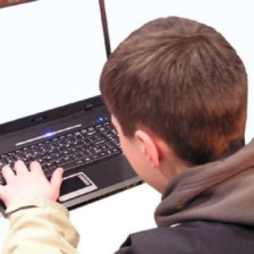 DE LUAT AMINTE: Internetul poate fi periculos pentru copii DE LUAT AMINTE: Internetul poate fi periculos pentru copii