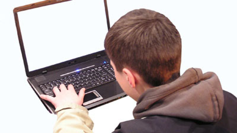 DE LUAT AMINTE: Internetul poate fi periculos pentru copii DE LUAT AMINTE: Internetul poate fi periculos pentru copii