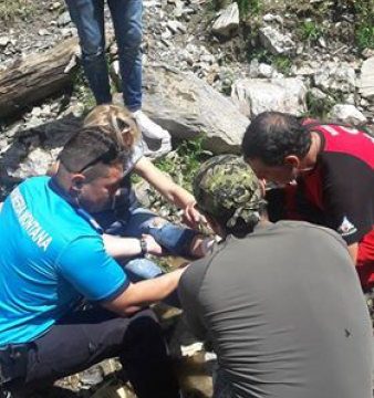 INTERVENȚIE ÎN ZONA MONTANĂ: Tânără din Cluj, accidentată la Cascada Cailor (FOTO) INTERVENȚIE ÎN ZONA MONTANĂ: Tânără din Cluj, accidentată la Cascada Cailor (FOTO)