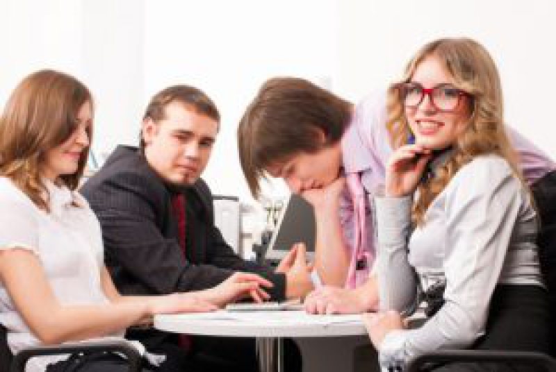 STUDIU: La ce vârstă oamenii devin plictisitori? STUDIU: La ce vârstă oamenii devin plictisitori?