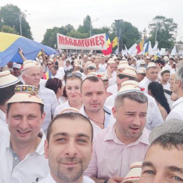 CU CLOPUL PE CAP: Social-democraţii maramureşeni, prezenţi la mitingul de la Bucureşti