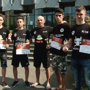 LUPTĂTORI DE AUR: ACS Kickbox Baia Mare a ajuns și în finala campionatului național de la Gherla LUPTĂTORI DE AUR: ACS Kickbox Baia Mare a ajuns și în finala campionatului național de la Gherla