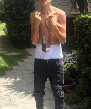 SCANDALOS: Mario Mutu, imagini controversate pe Instagram SCANDALOS: Mario Mutu, imagini controversate pe Instagram