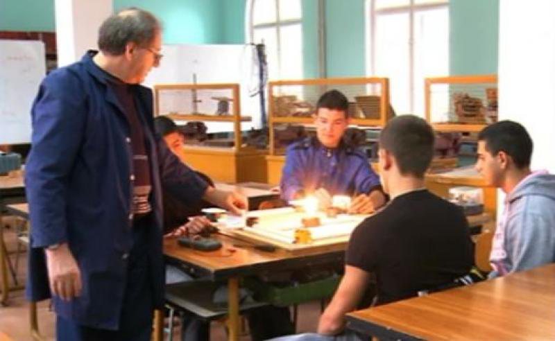 MEN: Peste 38.000 de locuri disponibile la învăţământ profesional pentru anul şcolar 2018 – 2019 MEN: Peste 38.000 de locuri disponibile la învăţământ profesional pentru anul şcolar 2018 – 2019
