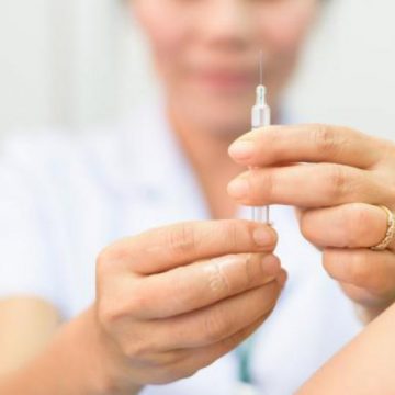 MINISTERUL SĂNĂTĂȚII: Sute de mii de doze de vaccin hepatitic B, hexavalent şi ROR, distribuite medicilor de familie