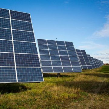 NEMULȚUMIRI: Producătorii de energie fotovoltaică dau în judecată România NEMULȚUMIRI: Producătorii de energie fotovoltaică dau în judecată România