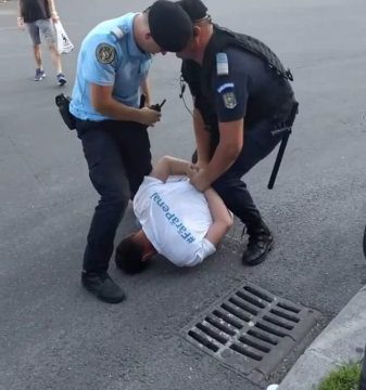 PRECAUȚII: USR îi îndeamnă pe cei care ies în stradă să protesteze fără violență, fiindcă se așteaptă la instigări PRECAUȚII: USR îi îndeamnă pe cei care ies în stradă să protesteze fără violență, fiindcă se așteaptă la instigări