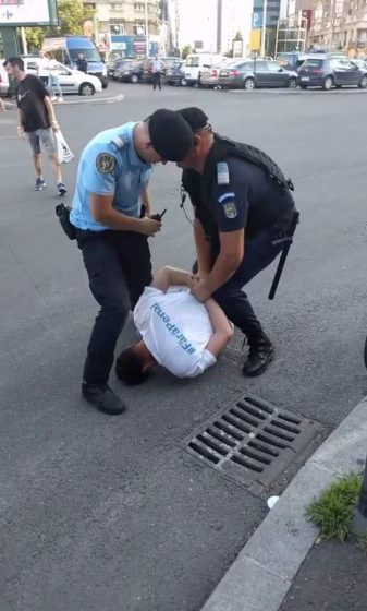PRECAUȚII: USR îi îndeamnă pe cei care ies în stradă să protesteze fără violență, fiindcă se așteaptă la instigări