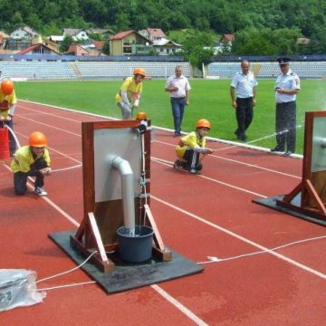 ”PRIETENII POMPIERILOR”: Concurs adresat elevilor de gimnaziu, pe stadionul ”Viorel Mateianu”