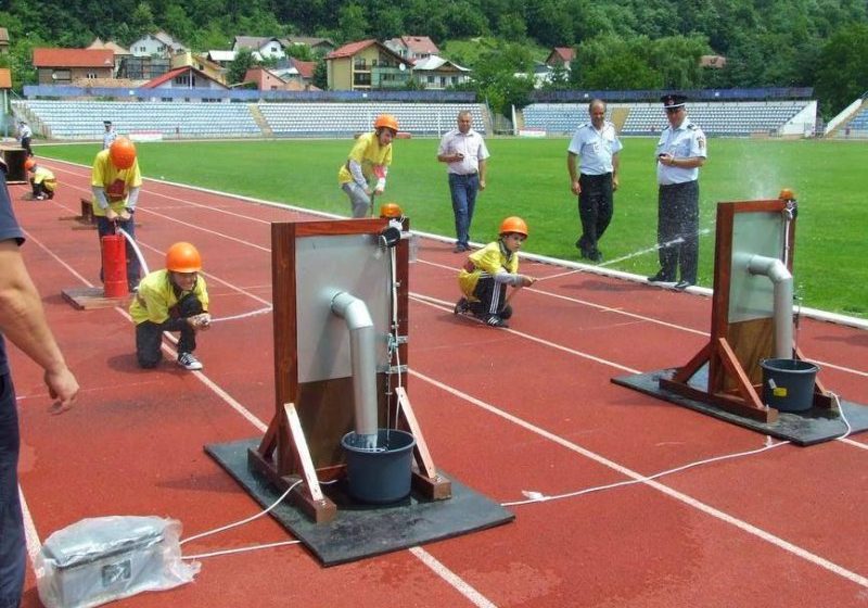 ”PRIETENII POMPIERILOR”: Concurs adresat elevilor de gimnaziu, pe stadionul ”Viorel Mateianu” ”PRIETENII POMPIERILOR”: Concurs adresat elevilor de gimnaziu, pe stadionul ”Viorel Mateianu”