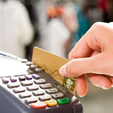 PROIECT: Plata cu cardul va trebui acceptată și în comerțul angro sau în prestările de servicii